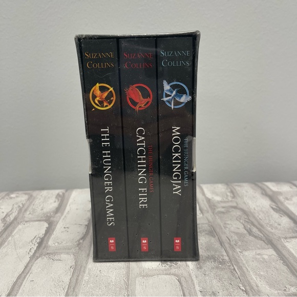 Other - Hunger Games Trilogy Series Books 1 - 3 Box Set by Suzanne Collins - NEW!